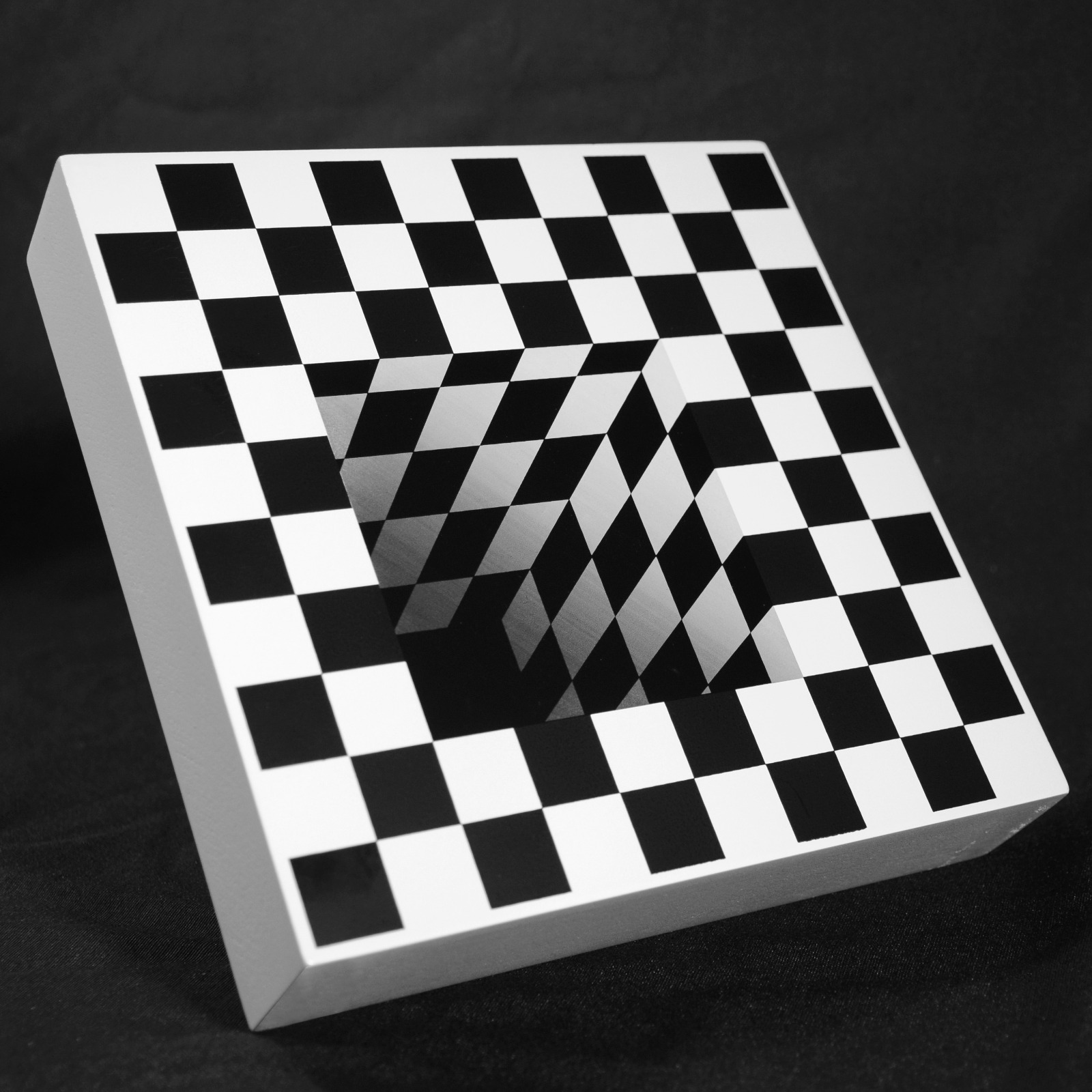 TRIDIMENSIONAL